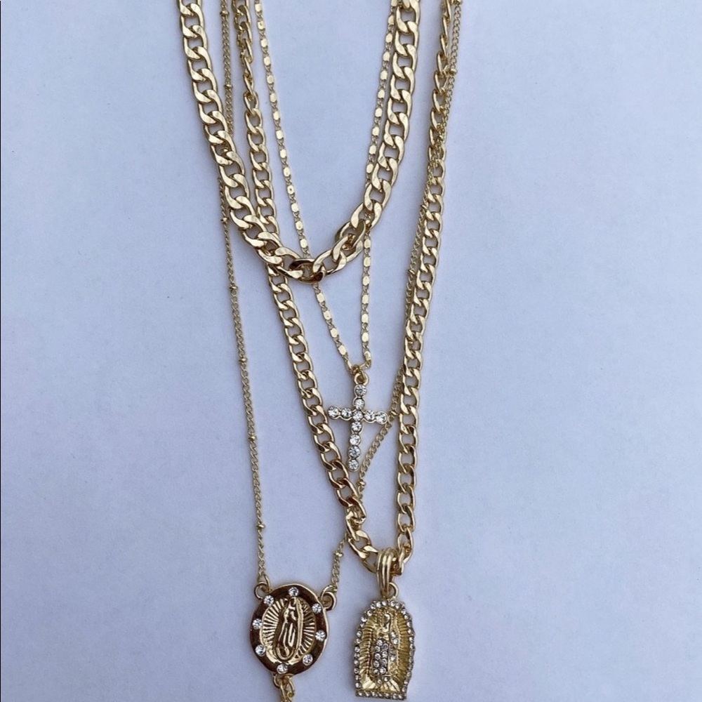Multi-layered necklace